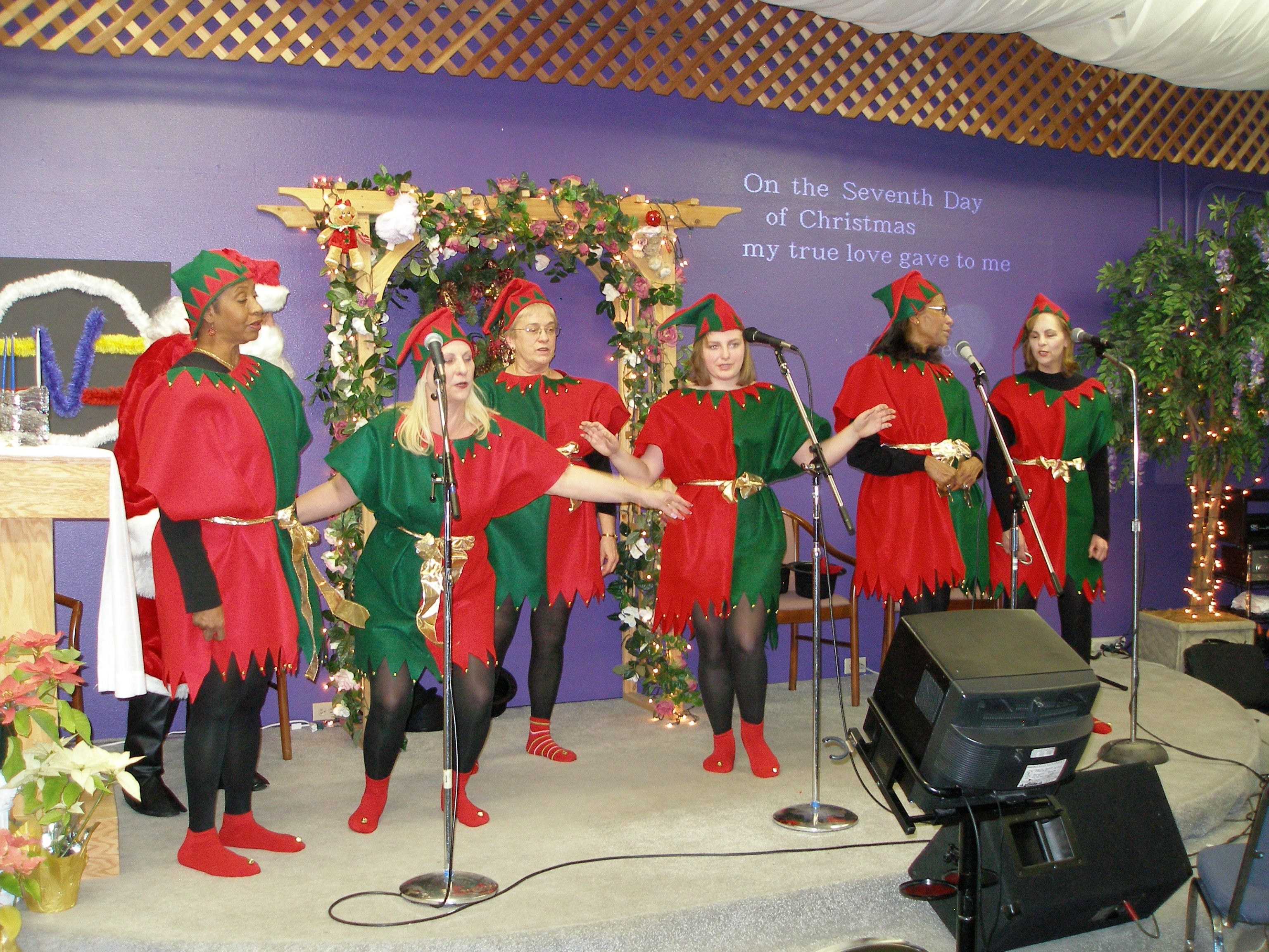 Elf carolers performing on stage at Christmas Eve 2008