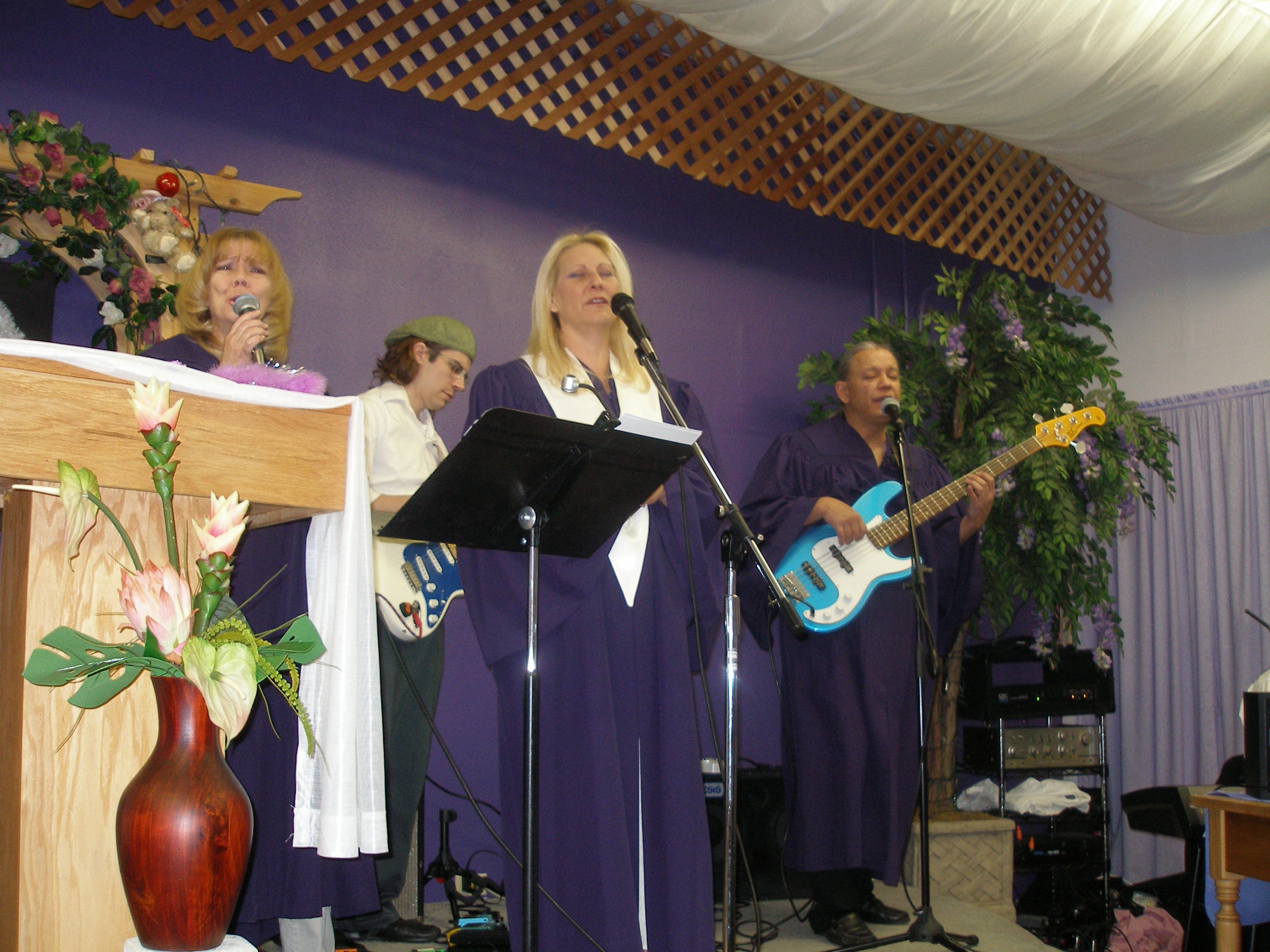 Full choir and band performing at Rev. S. Tucker's ordination